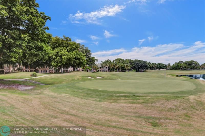 The golf course that wraps around the community of Courtside.