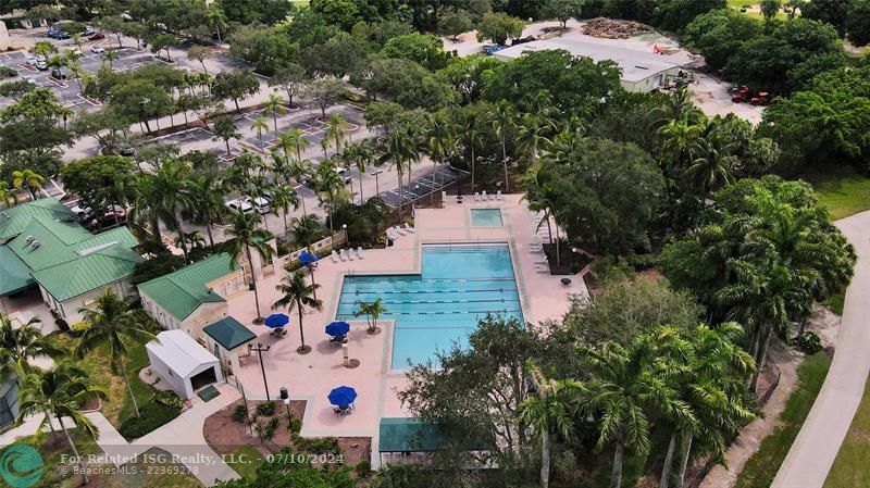 Optional membership to Weston Hills Country Club, with this pool literally steps away from Courtside.