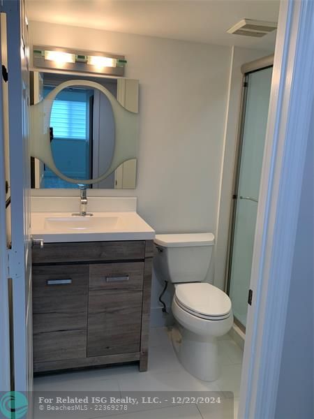 2nd bathroom