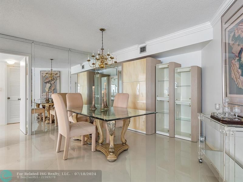 FORMAL DINING ROOM