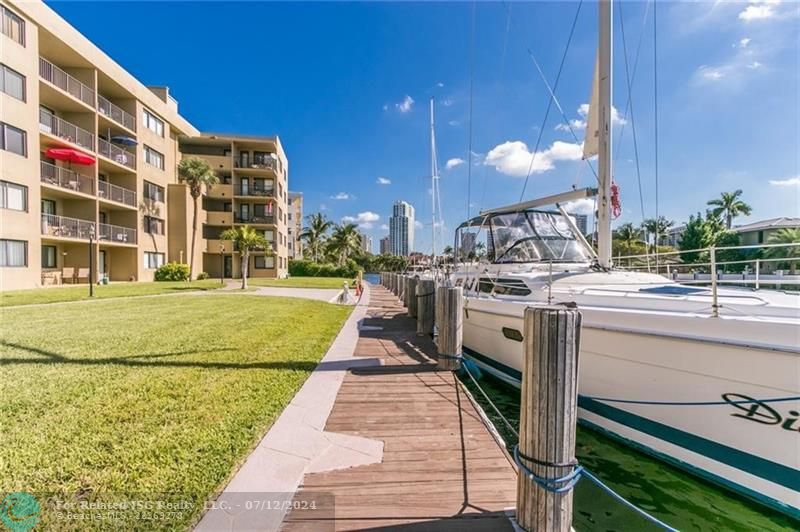 BOAT DOCK UPON AVALABILITIES