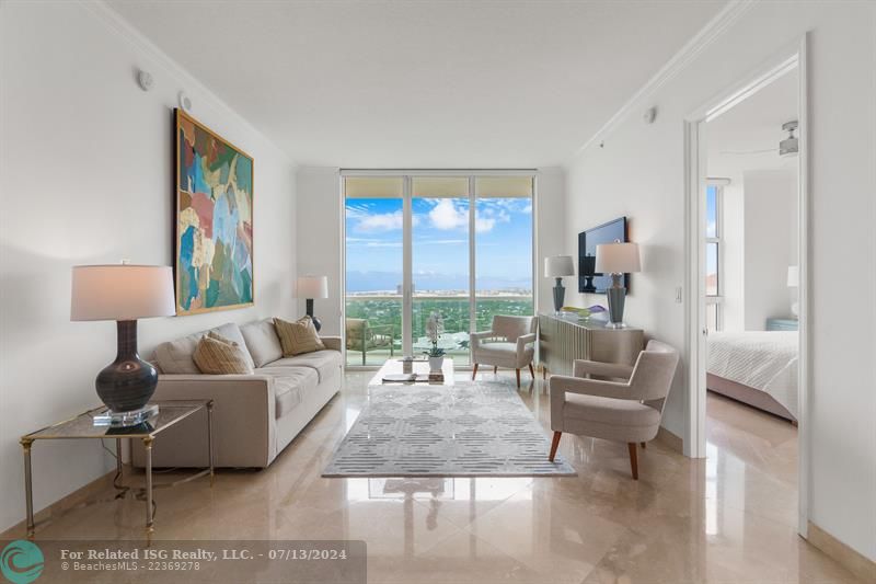 Spacious living room with access to the balcony through sliding doors