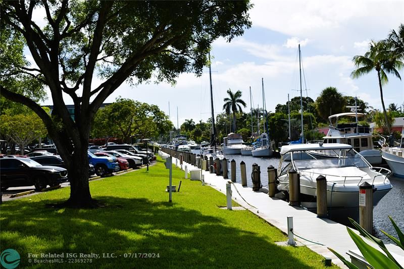 River Reach is a gorgeous, gated waterfront community located in the very desirable downtown Fort Lauderdale neighborhood of Tarpon River.