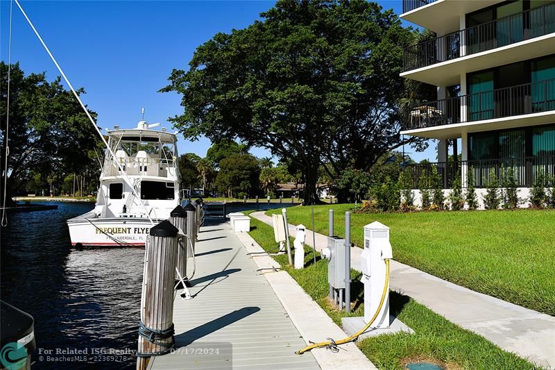 River Reach is a gorgeous, gated waterfront community located in the very desirable downtown Fort Lauderdale neighborhood of Tarpon River.