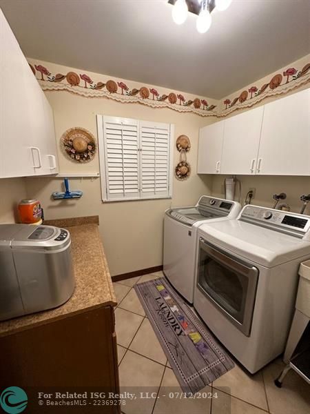 Jack and Jill laundry rm with access to guest house and main house