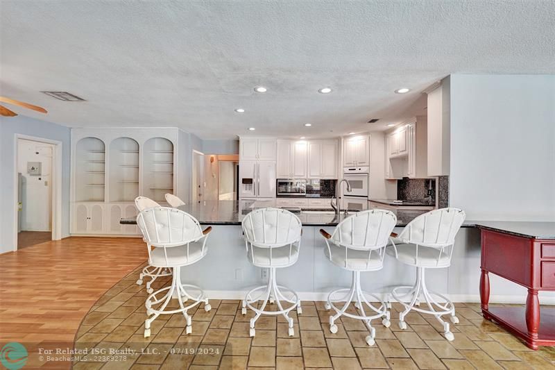 Spacious family kitchen for entertaining!