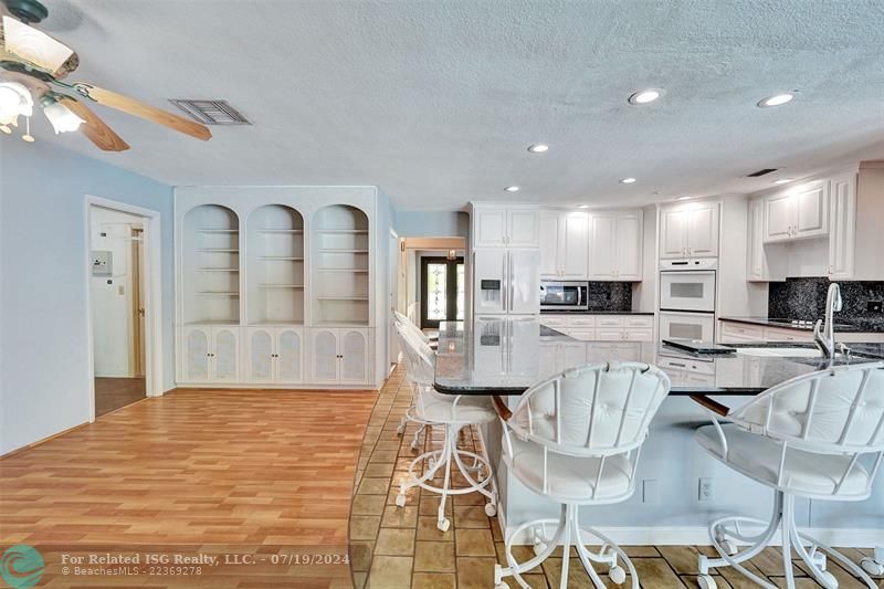 Spacious family kitchen for entertaining!