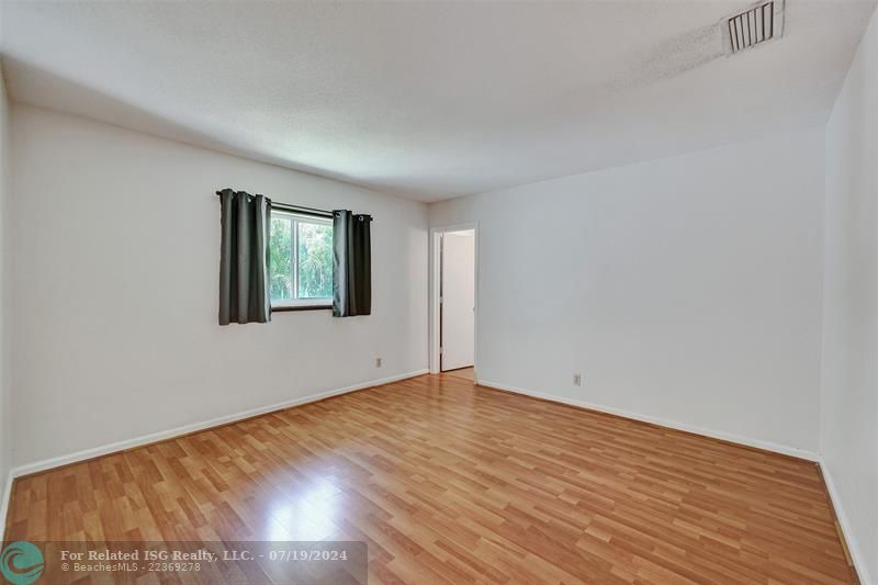 Spacious family kitchen for entertaining!