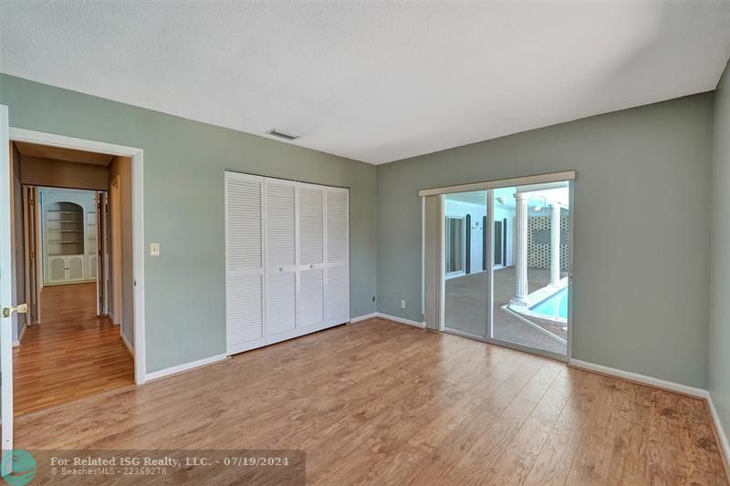 Spacious family kitchen for entertaining!