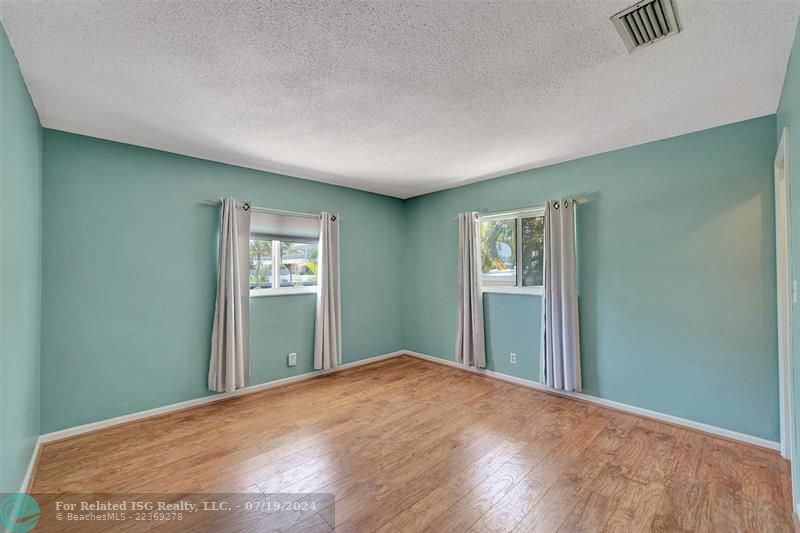 Spacious family kitchen for entertaining!