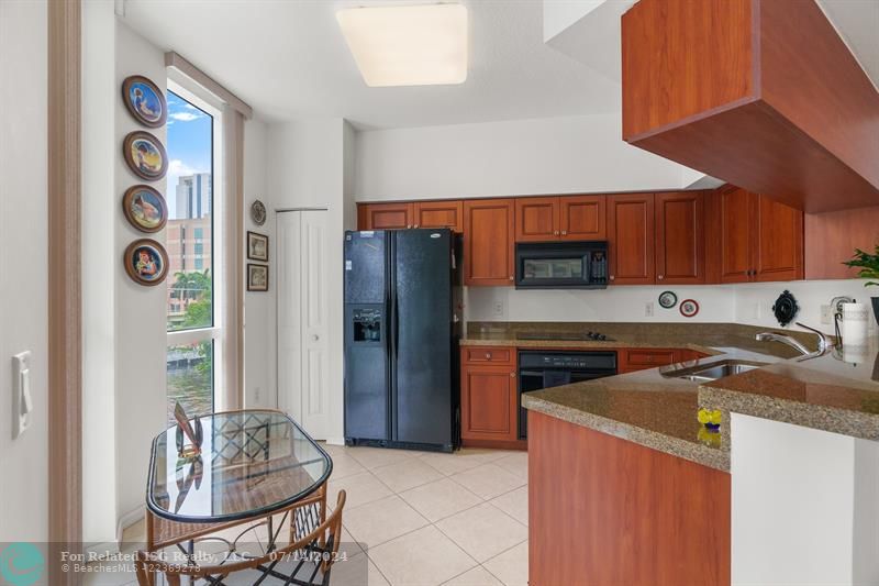 Spacious eat-in kitchen with access to the balcony