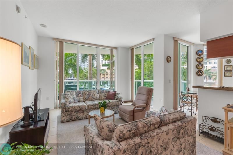 Spacious eat-in kitchen with access to the balcony