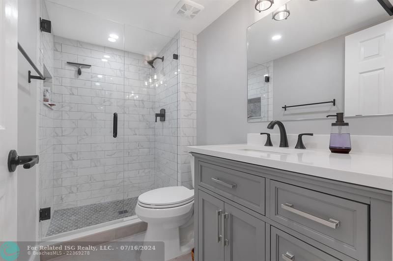 Guest bathroom adjacent to the guest bedroom