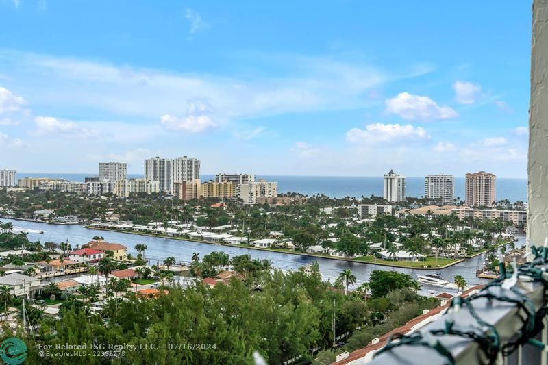 Spectacular ocean and Intracoastal views from the balcony..!