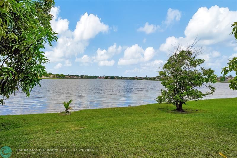 Relax poolside and take in these stunning views!