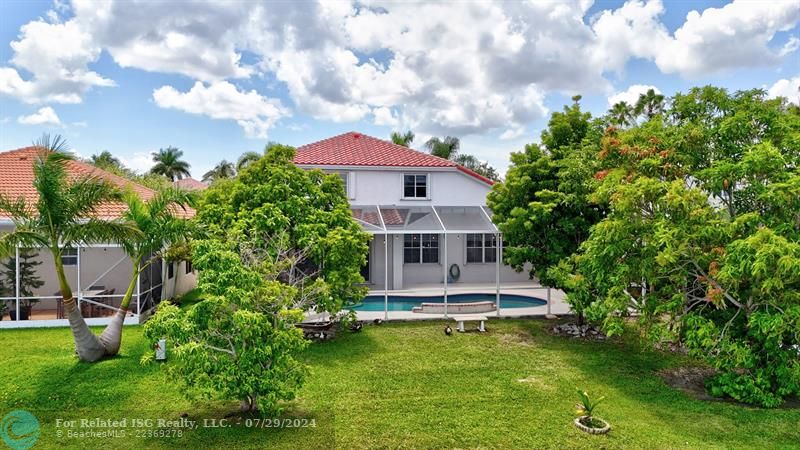 Relax poolside and take in these stunning views!