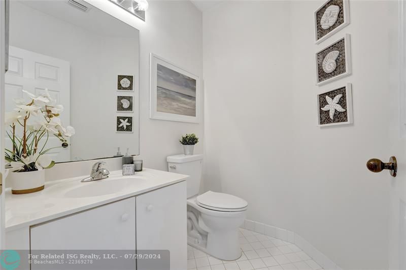 Half bath / powder room downstairs for your guests.