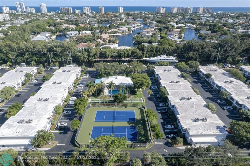 6 Tennis/Pickleball courts