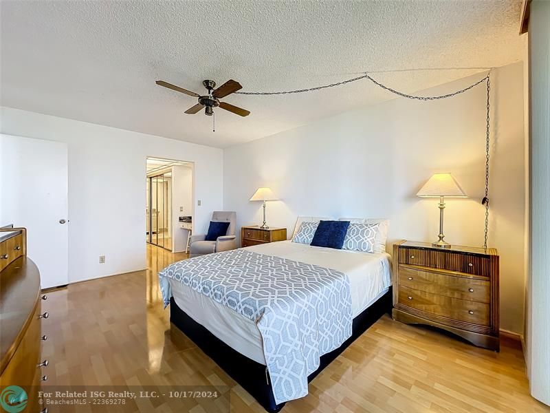 Spacious room with ceiling fan