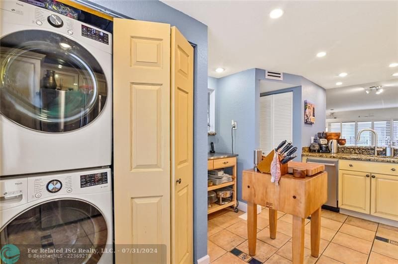 Washer/Dryer in Kitchen