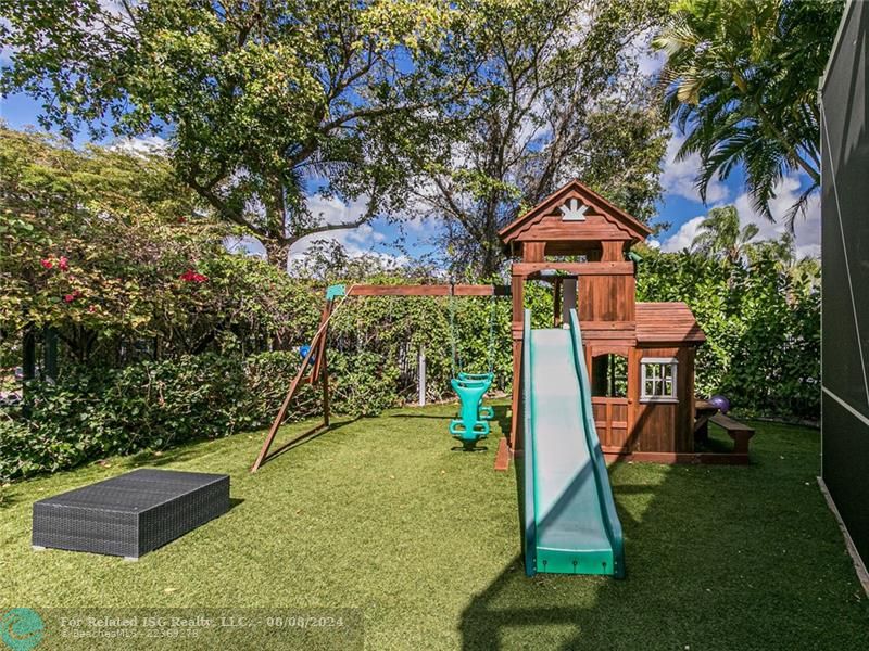 PRIVATE PLAY AREA APPROX 1.5 YEAR NEW