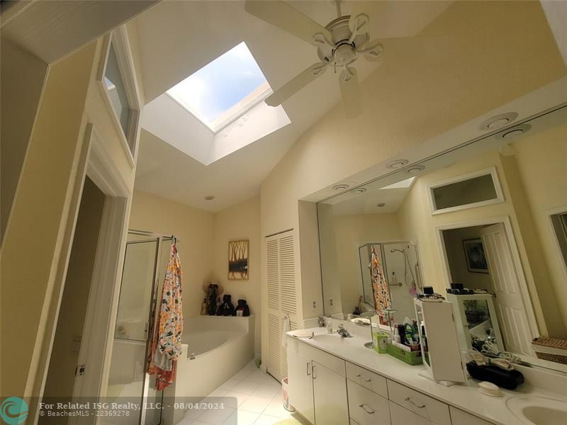 NOTE SKYLIGHT IN MASTER BATHROOM