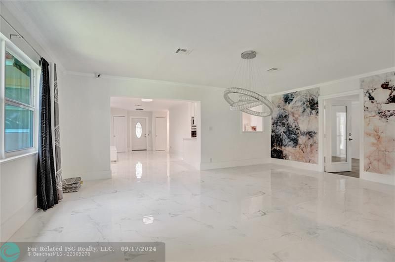 DINNING ROOM LOOKING AT FRONT DOOR