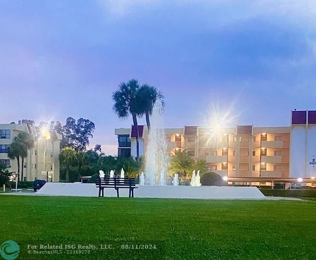 Fountain in the center of the community!