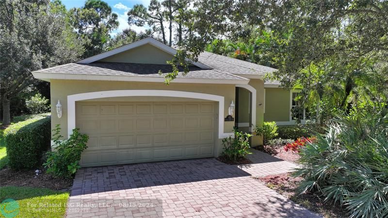 Inviting front entryway, 2 car garage and pretty walkway to the front door