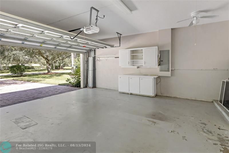 Peninsula Bar in Kitchen Breakfast area and Pantry. Huge great room