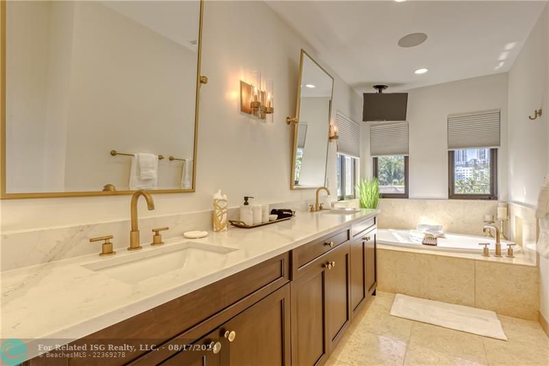 His and Hers Sinks and Jacuzzi Tub