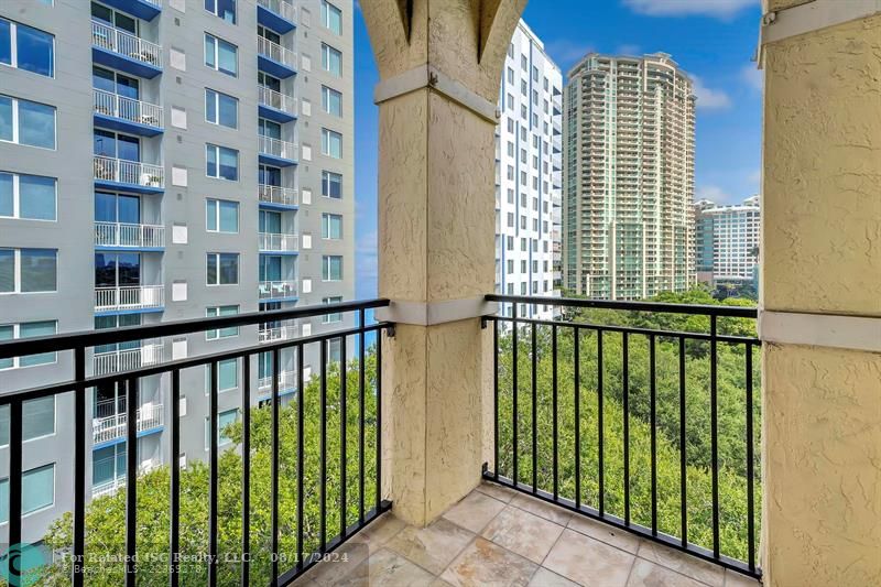 Living Balcony, garden view