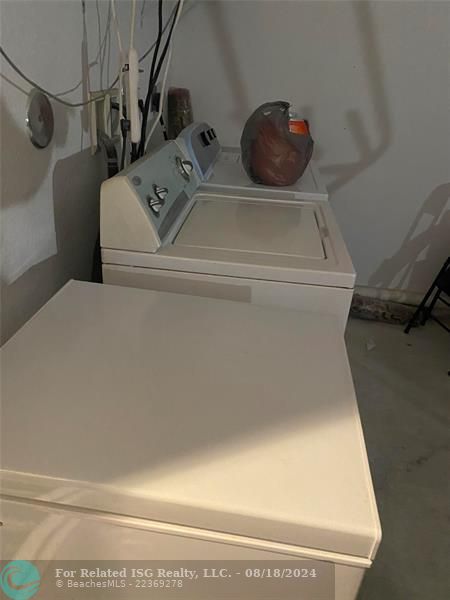 WASHER & DRYER WITHFREEZER