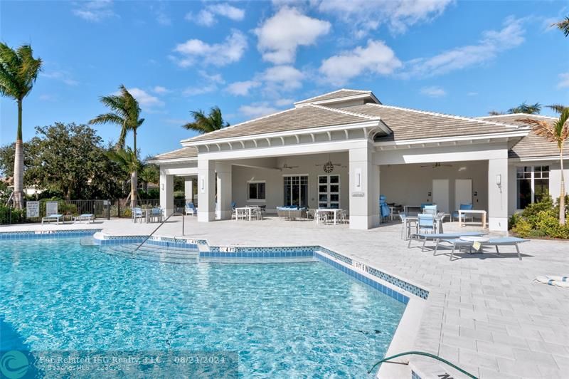 Community pool & hot tub