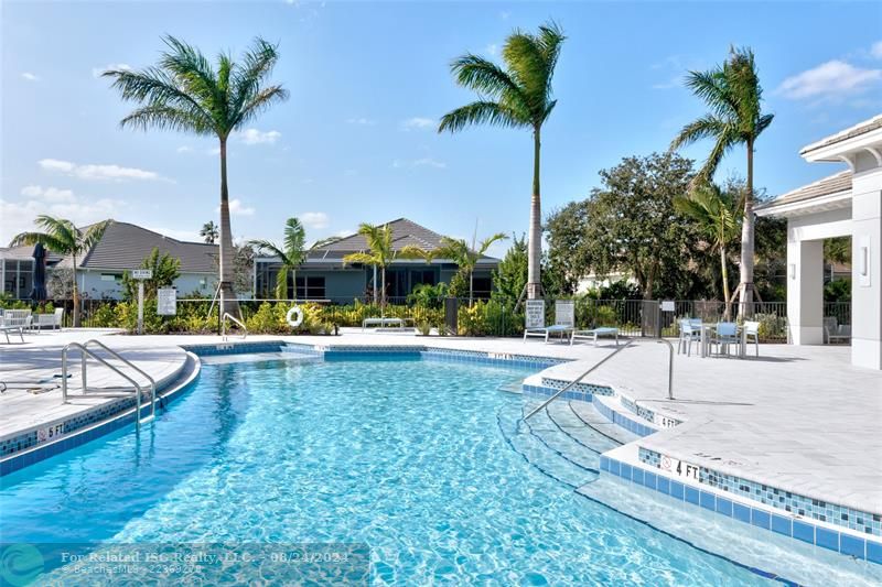 Community pool & hot tub