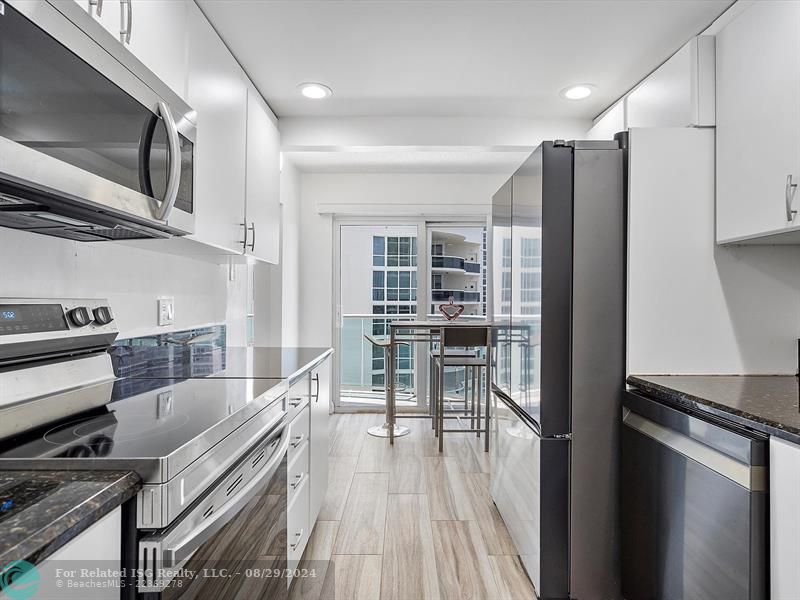 BEAUTIFUL KITCHEN WITH BRAND NEW REFRIGERATOR AND DISHWASHER