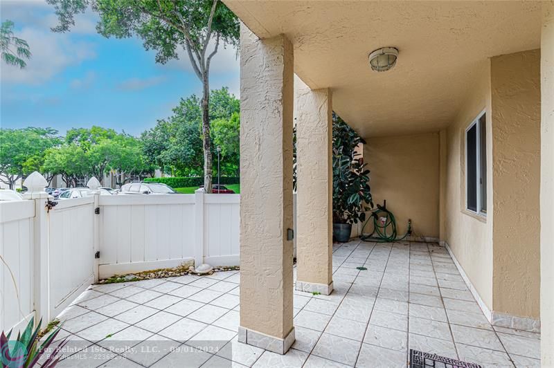 PRIVATE FRONT PATIO