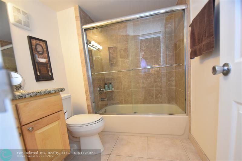 Glass enclosed bathtub