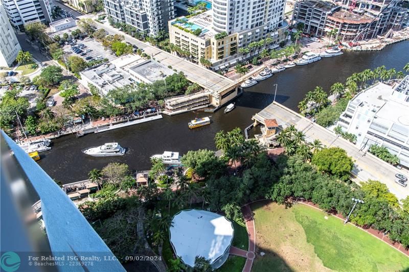 Beautiful vistas of the river, city & more off main balcony!