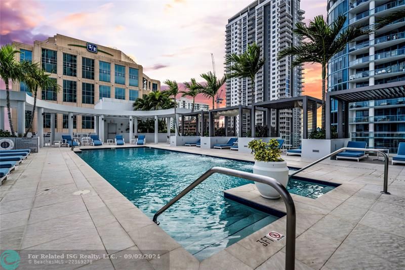 Stunning rooftop pool + cabanas + 360 views