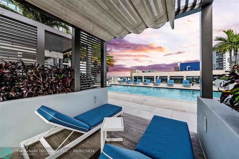 Stunning rooftop pool + cabanas + 360 views