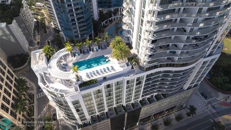 Stunning rooftop pool + cabanas + 360 views