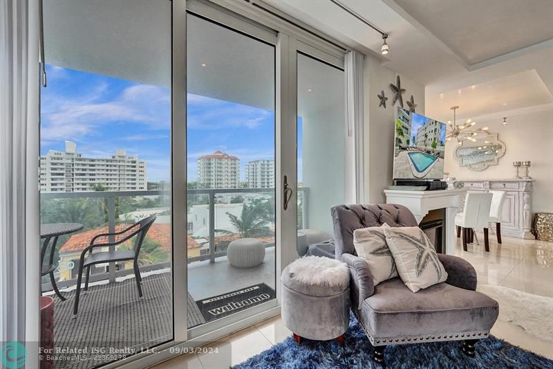 Balcony-Intracoastal/Pool/Ocean Views