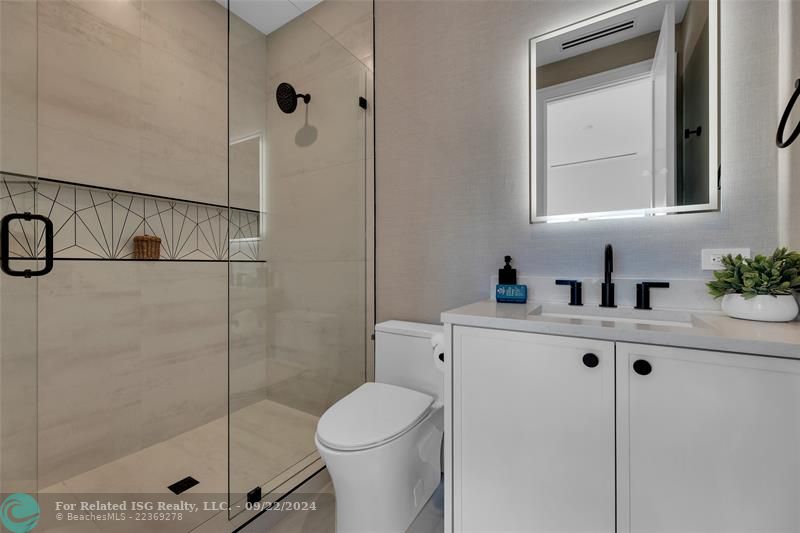 bathroom 1 En-suite