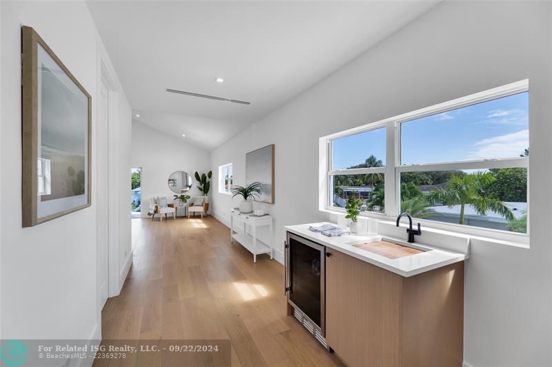 Enjoy a cup of coffee in the en suite morning kitchen with wine cooler