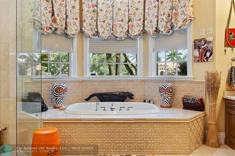 MASTER TUB