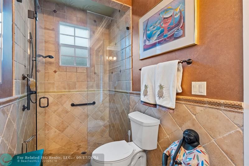 GUEST ROOM BATHROOM