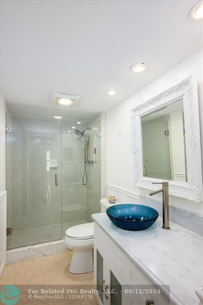 Modern guest bath