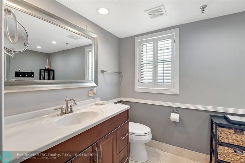 Tastefully Updated Master Bathroom!