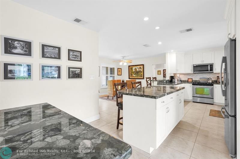 OPEN KITCHEN WITH RECESSED LIGHTING